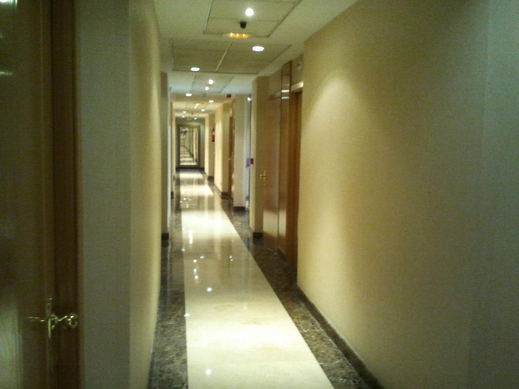Hotel Ciudad De Фуэнлабрада Экстерьер фото
