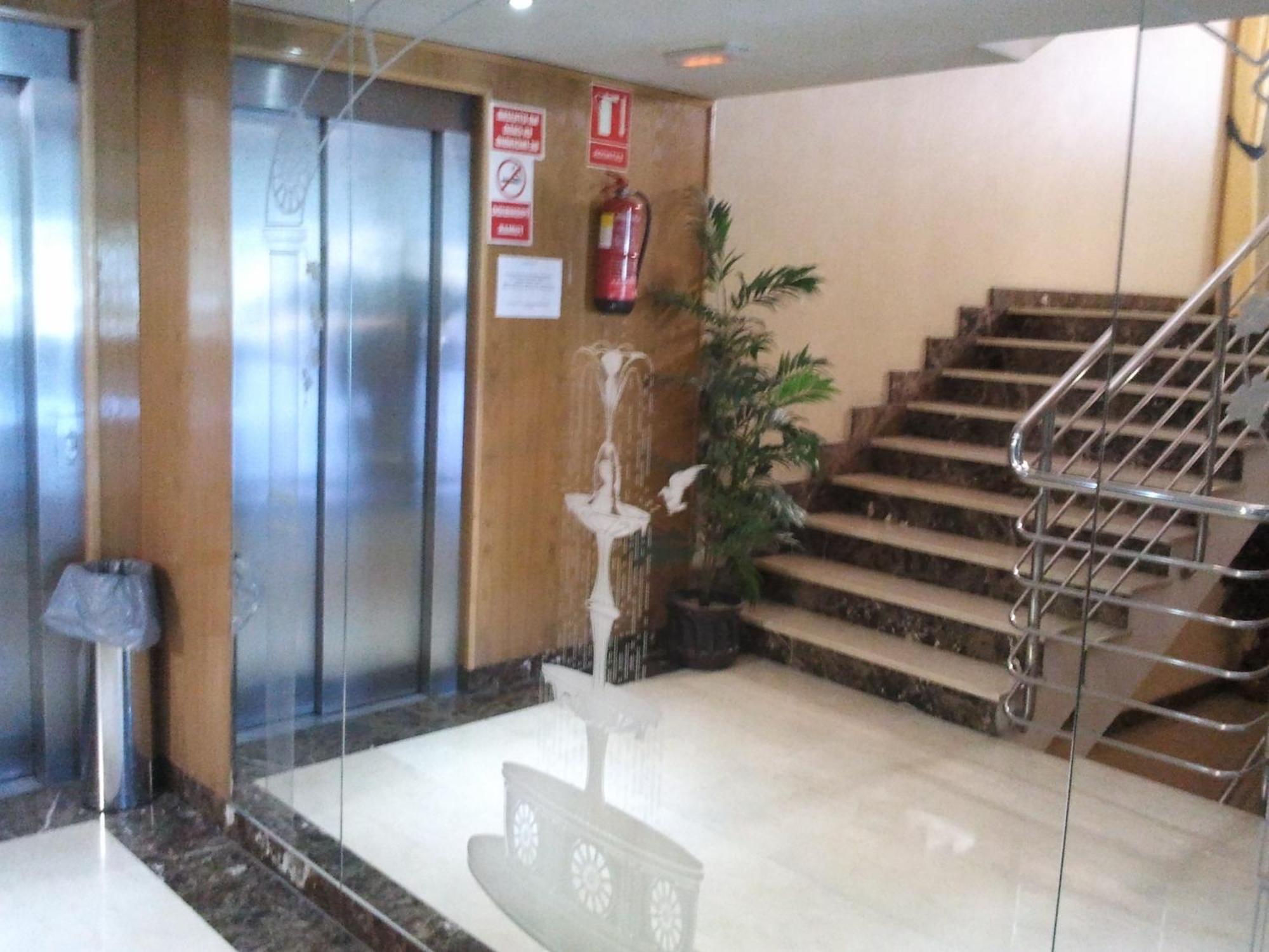 Hotel Ciudad De Фуэнлабрада Экстерьер фото