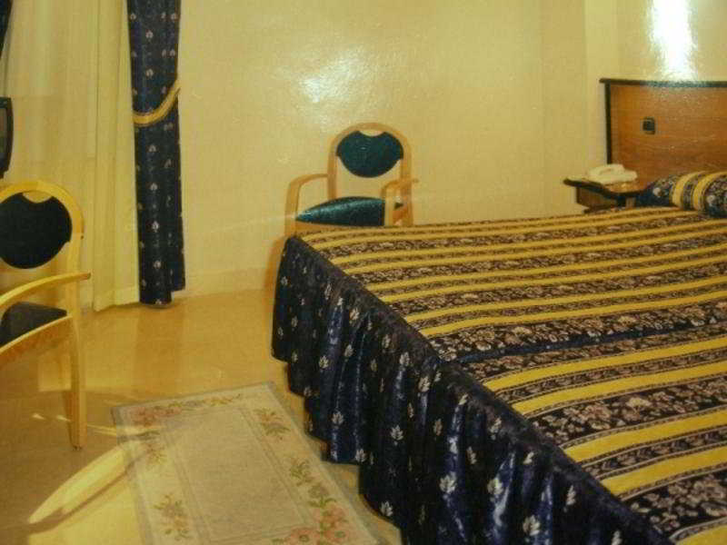 Hotel Ciudad De Фуэнлабрада Экстерьер фото