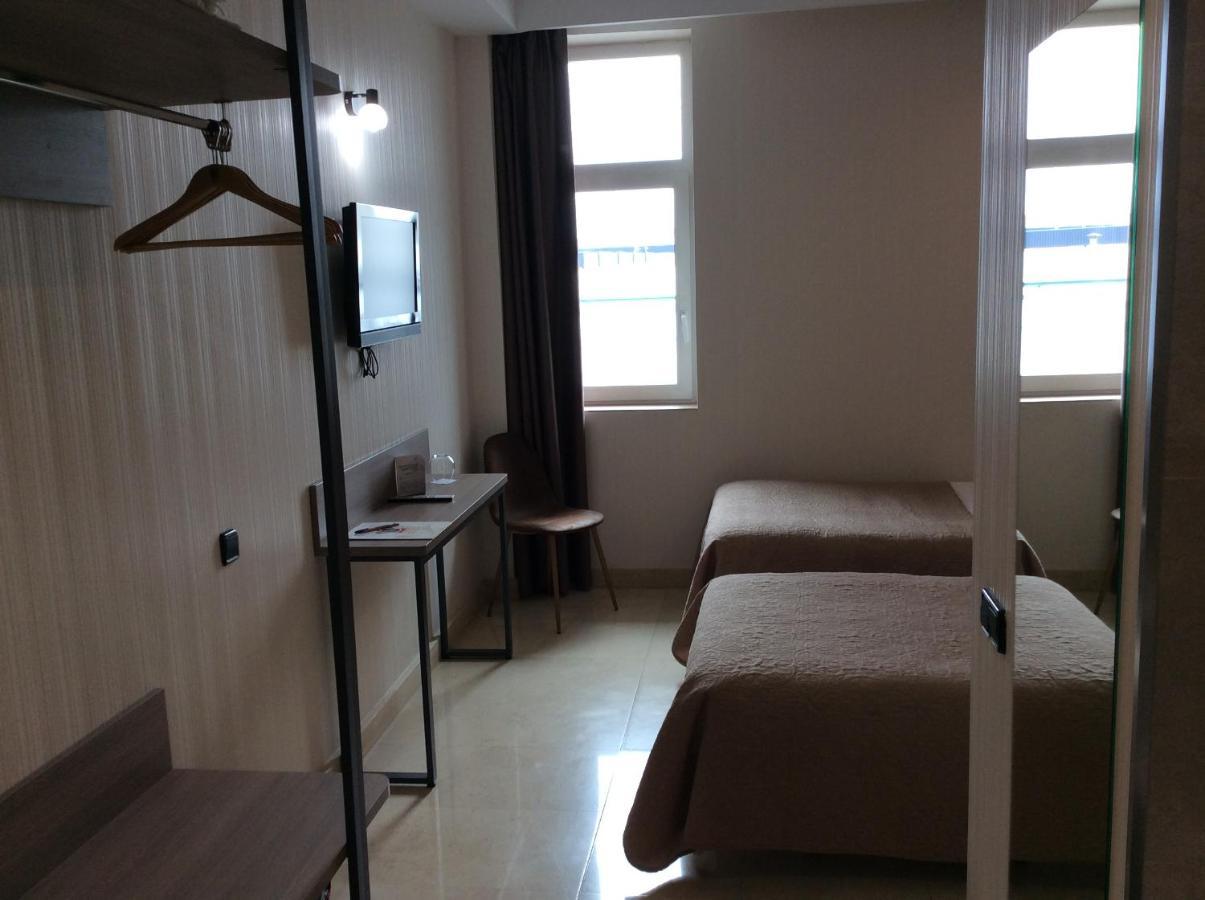 Hotel Ciudad De Фуэнлабрада Экстерьер фото